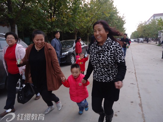 陜西寶雞紅纓愛德華教育舉辦首屆親子馬拉松活動