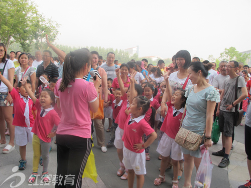 山東濟(jì)寧紅纓煤化幼兒園舉辦慶六一游學(xué)活動(dòng)